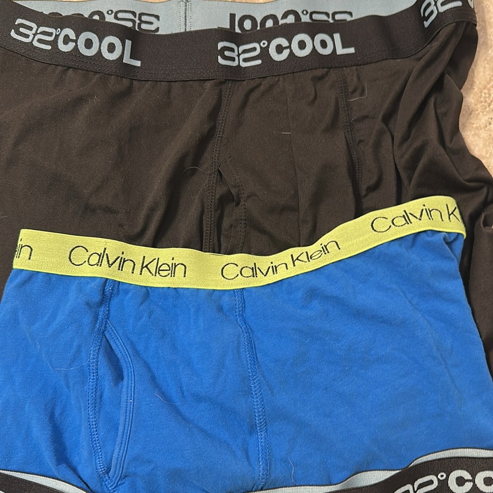 Men’s underwear 32 cool medium 2 each and one blue Calvin Klein med